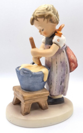 Hummel beeldje 'Die Bäckerin / Baking day', bakker