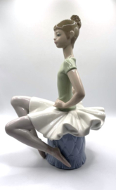 Lladro Laura sitting green ballerina #1360