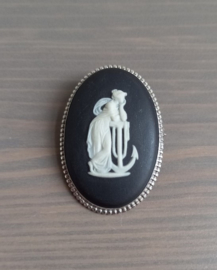 Wedgwood zwarte Jasperware cameo broche