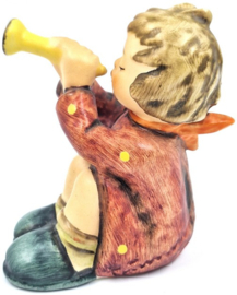 Hummel beeldje 'Girl with horn'
