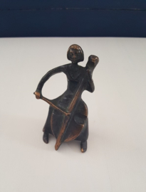 Bronzen beeldje vrouw met cello