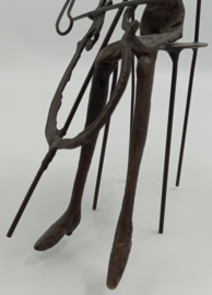 Brons en ijzeren abstract dame met cello