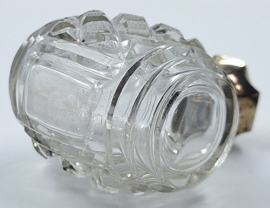 Kristallen parfumflesje met zilveren dop