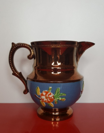Lustreware schenkkan met floraar decor