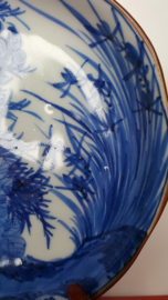 Japans bordje met floraal decor