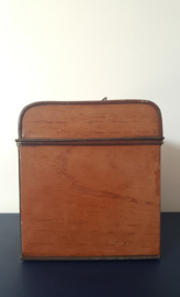 'Houten kistje' van blik