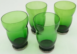 4 groene glazen met Gero onderkant