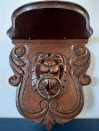 Eikenhouten wandconsole met leeuw