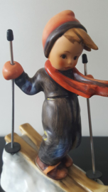 Hummel beeldje 'Ski-Heil / Skier'