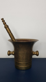 Bronzen vijzel met stamper