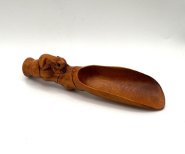 Netsuke theeschep met ratje