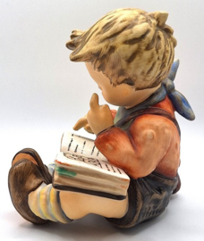Hummel beeldje 'Der gelehrte / Thoughtful'