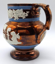 Lustreware schenkkan met floraar decor
