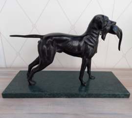 Groot bronzen beeld van jachthond