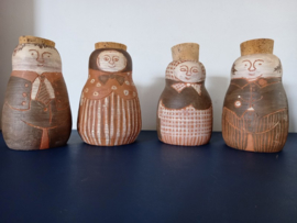 4 middelgrote terracotta voorraadpotten