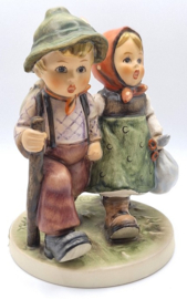 Hummel beeldje 'Wanderfreunde / Going home'