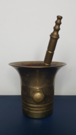 Bronzen vijzel met stamper