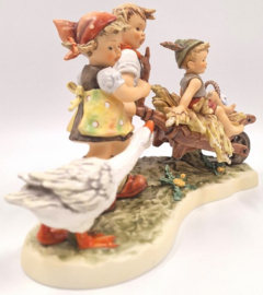 Hummel beeld 'Erntezeit / Harvest time'