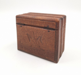 Houten sigarettendoosje '42