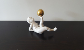 Putto met gouden bal - Giuseppe Armani