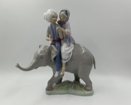 Lladro Hindu kinderen op olifantje #5352