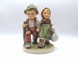 Hummel beeldje 'Wanderfreunde / Going home'