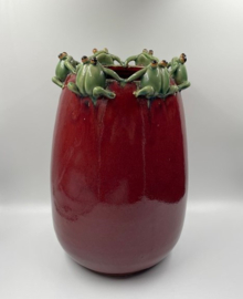 Grote rode vaas met kikkers