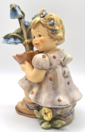 Hummel beeldje 'Ein Geschenk für Dich / Garden gift'