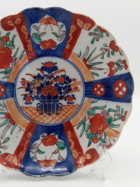 Japans Imari bord met groot boeket