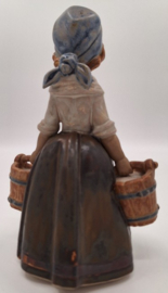 Lladro "Meisje met twee emmers"