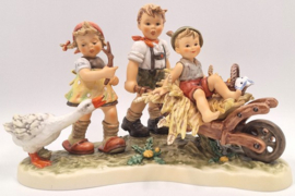 Hummel beeld 'Erntezeit / Harvest time'