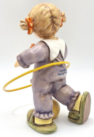 Hummel beeldje 'Hula-Hoop / Playing around'