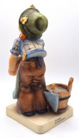 Hummel beeldje 'Der Schwerarbeiter / The builder'