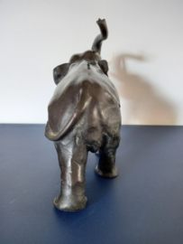 Grote gebronsde olifant
