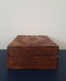 Houten kistje met floraal decor