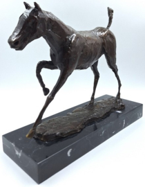 Bronzen paard naar Edgar Degas