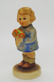 Hummel beeldje 'Blümenmadl / Girl with nosegay'