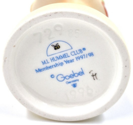 Hummel beeld 'Muss noch Giessen'/ 'Nature's gift'