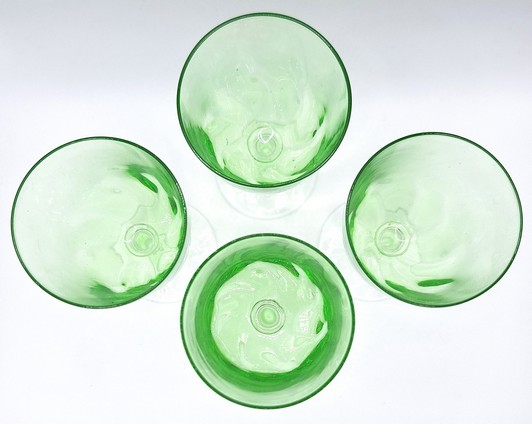Vier uranium glaasjes