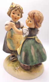Hummel beeldje 'Zwei tanzende Mädchen / Spring dance'
