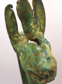 Bronzen kan met griffioenkop