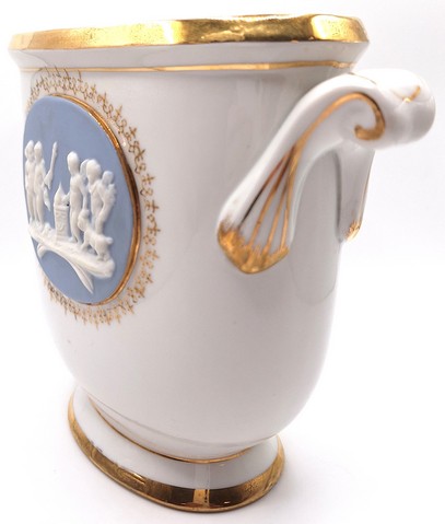 Ovalen cachepot met biscuit medaillon