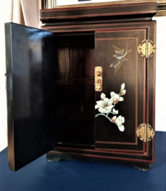 Chinees kostbaarheden kastje