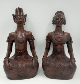Stel Javaanse terracotta huwelijksbeelden