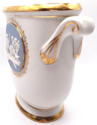 Ovalen cachepot met biscuit medaillon