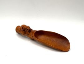 Netsuke theeschep met ratje