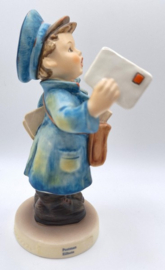 Hummel beeldje 'Eilbote / Postman', postbode