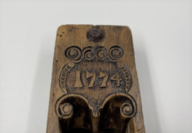 Houten blokschaaf uit 1774