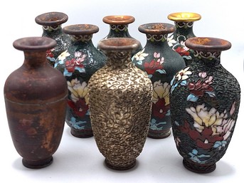 Cloisonné techniek in verschillende stadia