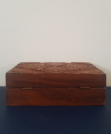 Houten kistje met floraal decor
